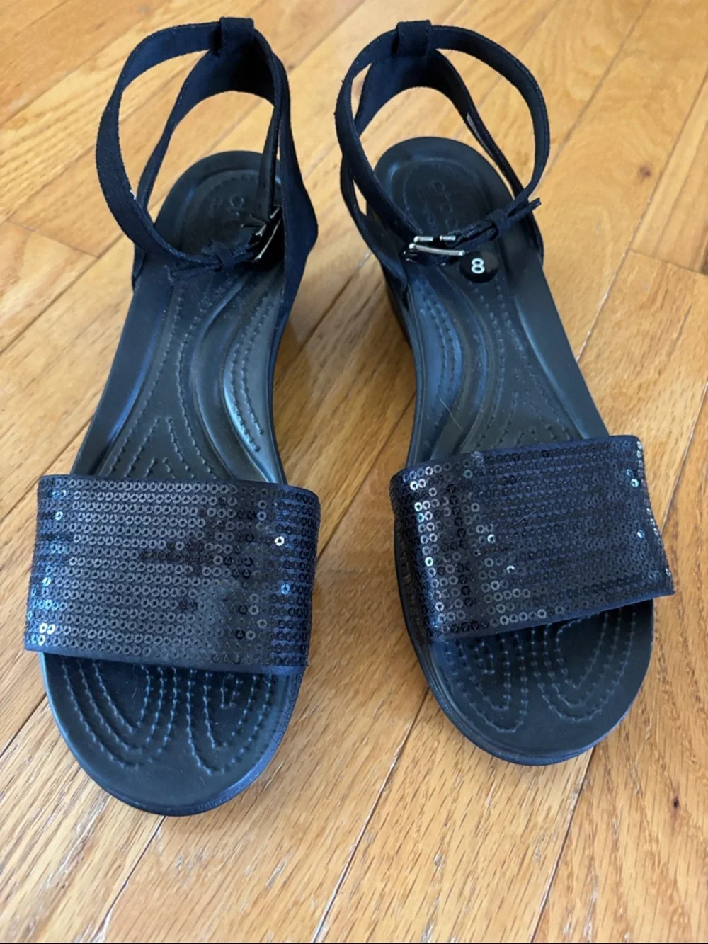 CROCS Leigh 2 Cross-Strap Ankle Wedge Sandals Women's Size 8 Black - Picture 4 of 6